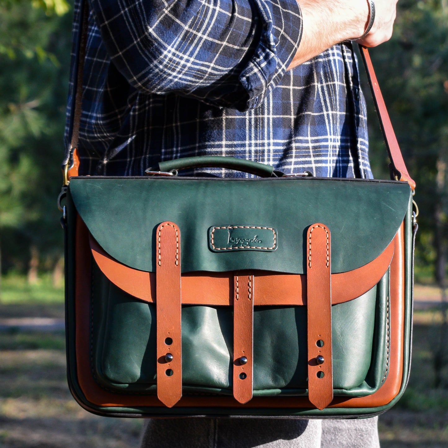 ხელნაკეთი ტყავის ჩანთა